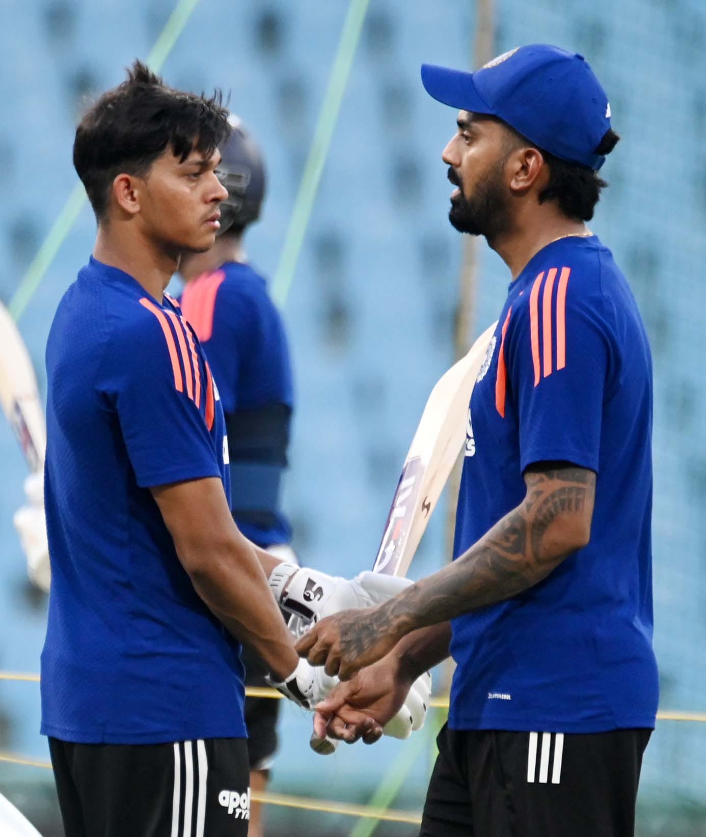 इकाना स्टेडियम में होने वाले एकदिवसीय मुकाबले के लिए अभ्यास करती भारतीय टीम।