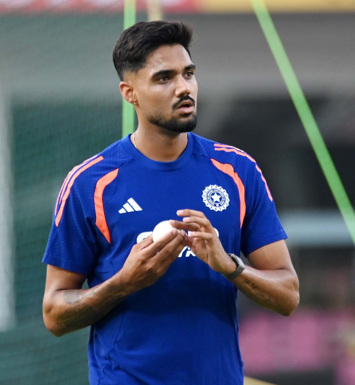 इकाना स्टेडियम में होने वाले एकदिवसीय मुकाबले के लिए अभ्यास करती भारतीय टीम।