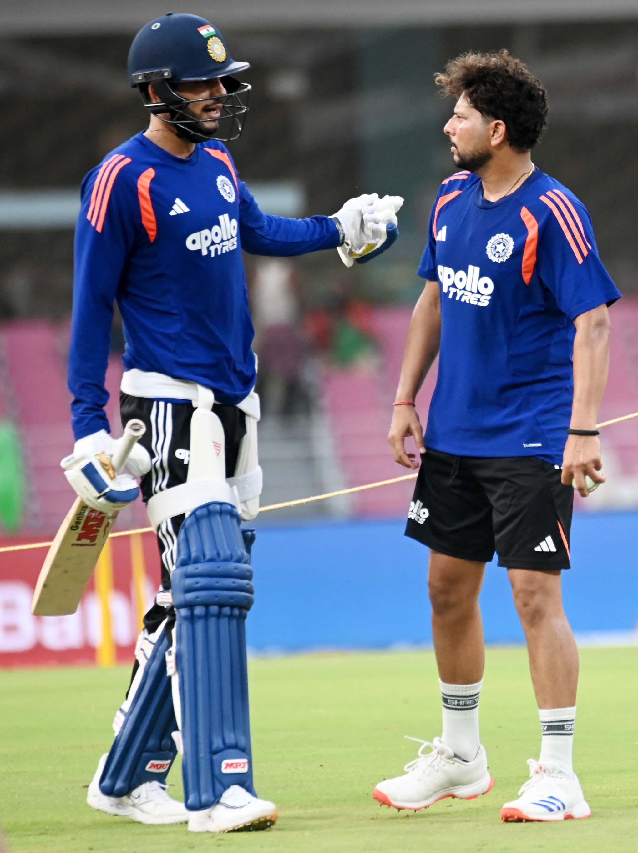 इकाना स्टेडियम में होने वाले एकदिवसीय मुकाबले के लिए अभ्यास करती भारतीय टीम।