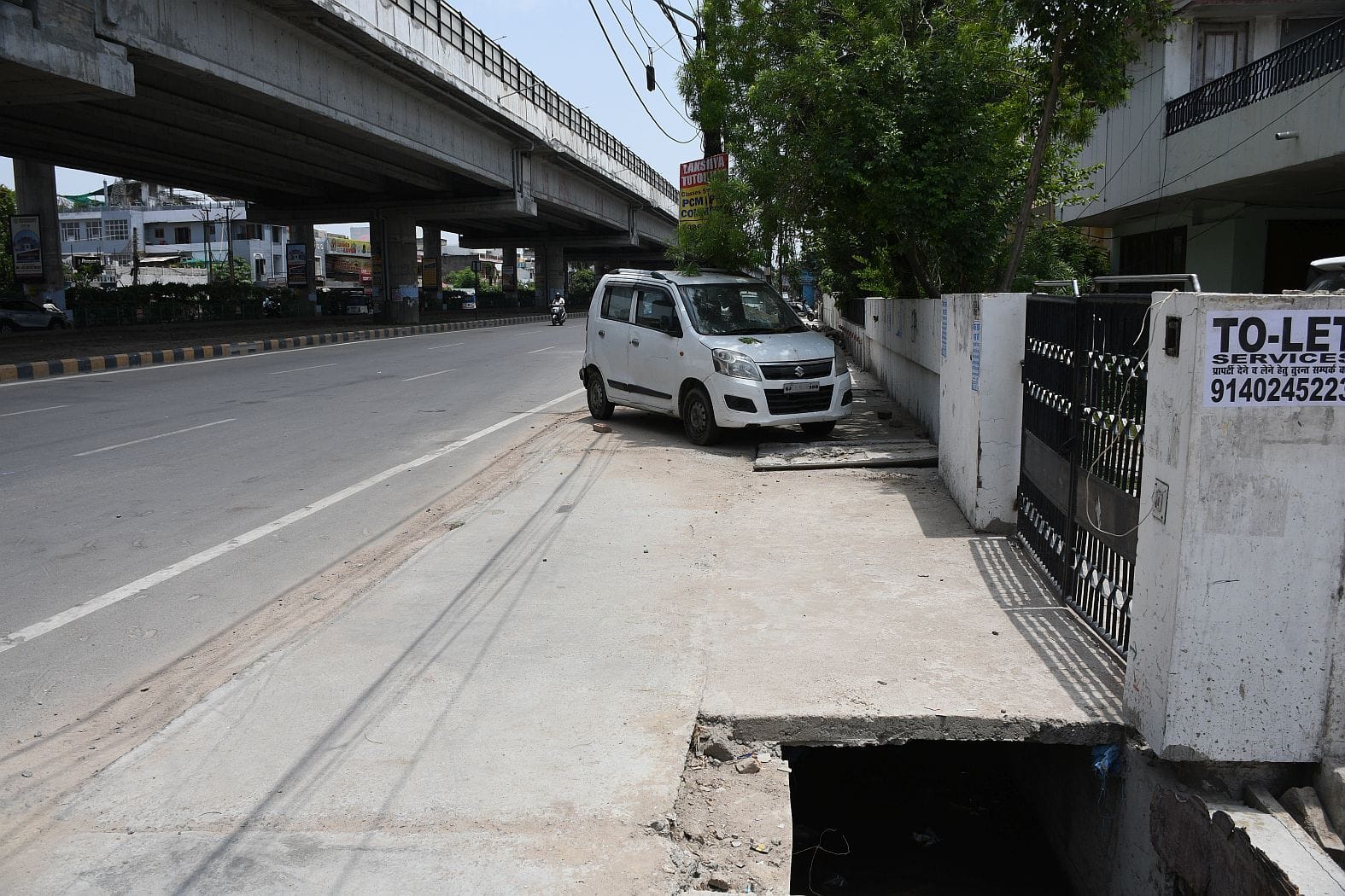 इंदिरानगर में नालों पर कब्जा नए नालों का काम नहीं हुआ पूरा।