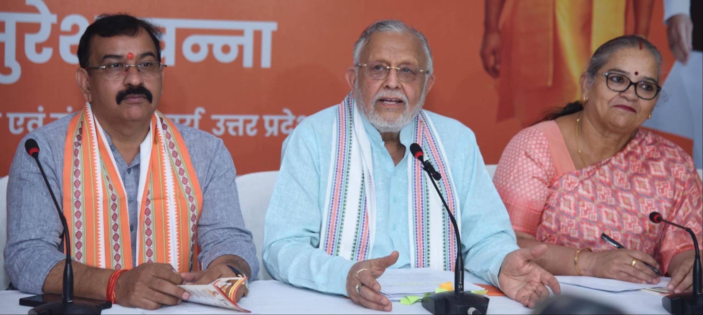 प्रेसवार्ता करते जिला प्रभारी मंत्री सुरेश खन्ना व अन्य। प्रेसवार्ता करते जिला प्रभारी मंत्री सुरेश खन्ना व अन्य।