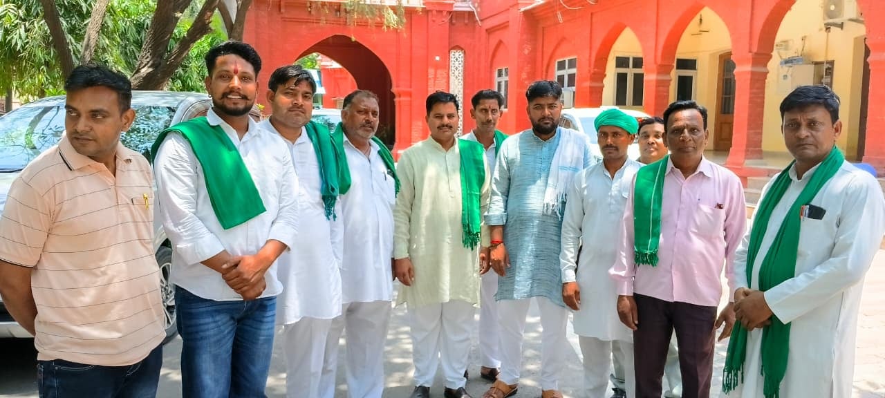 सरधना। कालंद चुंगी पर सरकारी भूमि पर होता अवैध निर्माण। पालिका सरधना। कालंद चुंगी पर सरकारी भूमि पर होता अवैध निर्माण। पालिका