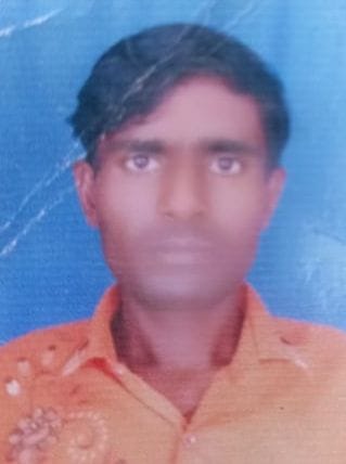 दबतोरी क्षेत्र के गांव मुसिया नगला में एक मकान क्षतिग्रस्त दीवार। संवाद