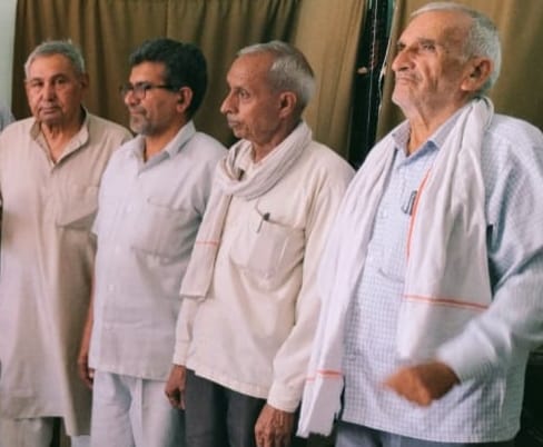 17 ढांड 01 कार्यकर्ता को संबोधित करते हुए कामरेड राजकुमार। 17 ढांड 01 कार्यकर्ता को संबोधित करते हुए कामरेड राजकुमार।