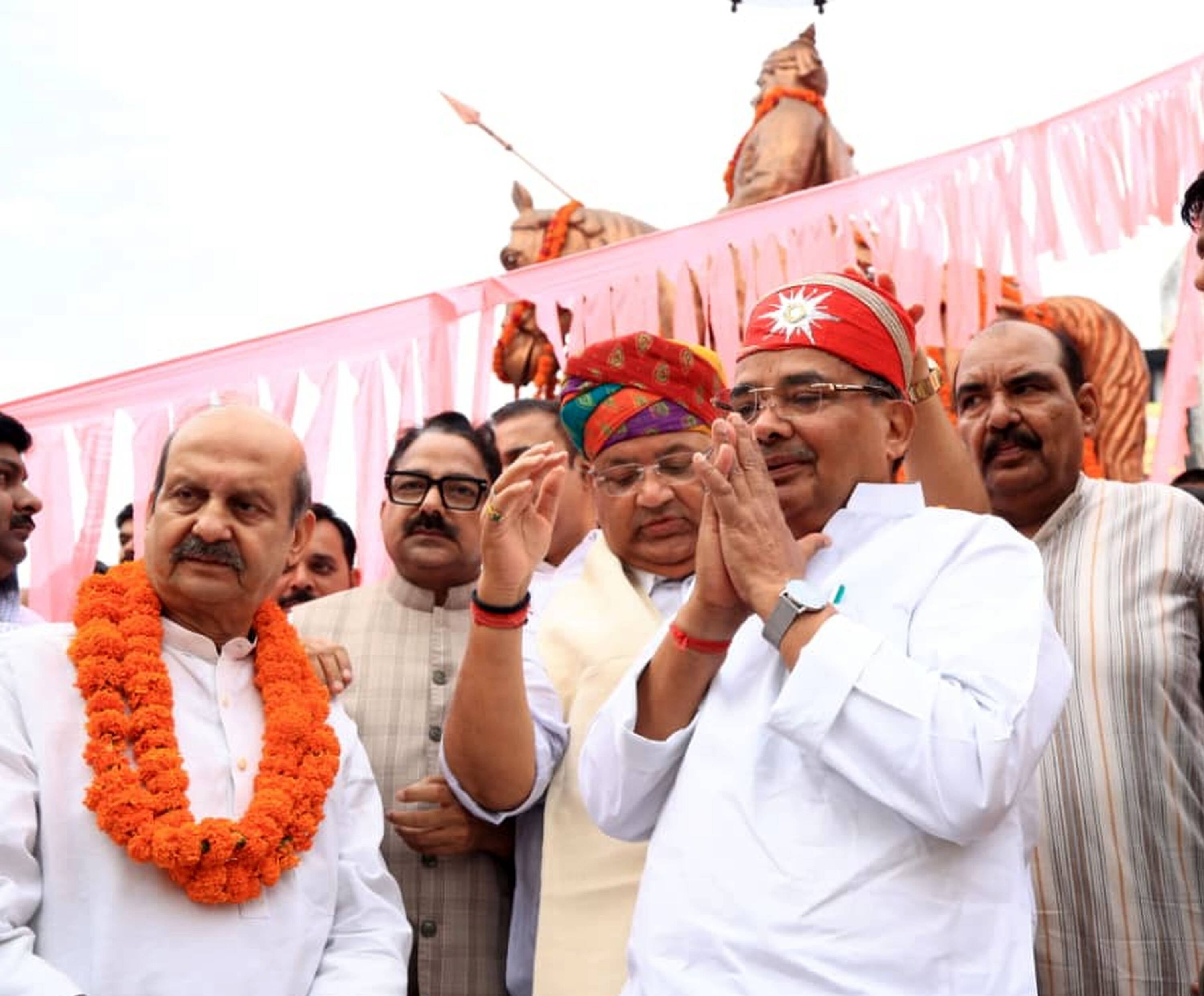 हुसैनगंज चौराहे पर कार्यक्रम में मंत्री जयवीर सिंह। हुसैनगंज चौराहे पर कार्यक्रम में मंत्री जयवीर सिंह।