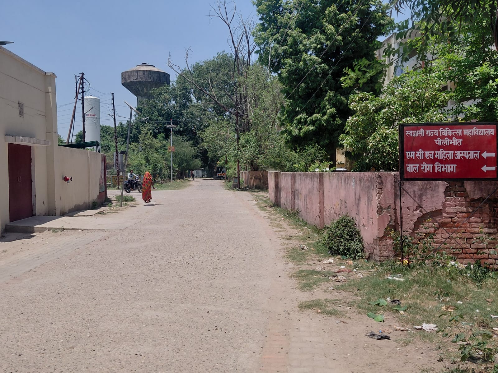 जिला अस्पताल के जरजर आवास। संवाद जिला अस्पताल के जरजर आवास। संवाद