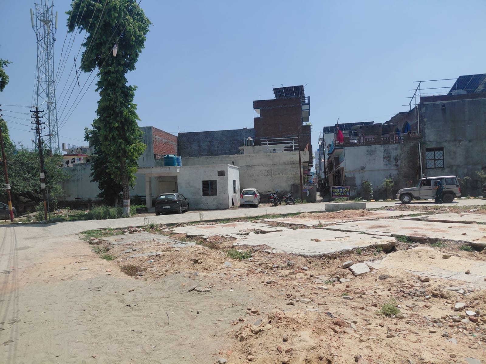 जिला अस्पताल के जरजर आवास। संवाद जिला अस्पताल के जरजर आवास। संवाद