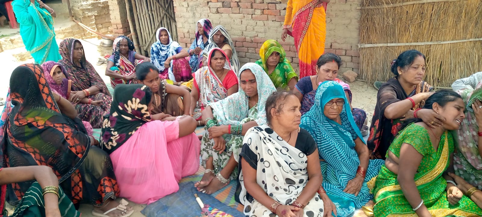 खेत की बाड़ में प्रवाहित करंट की चपेट में आने से मृत रामलाल गौतम। स्रोत-परिजन खेत की बाड़ में प्रवाहित करंट की चपेट में आने से मृत रामलाल गौतम। स्रोत-परिजन