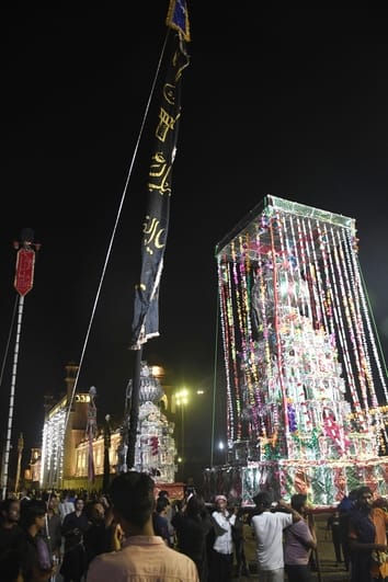 मुहर्रम की पहली तारीख पर बड़े इमामबाड़े से शाही जरीह निकाला गया।