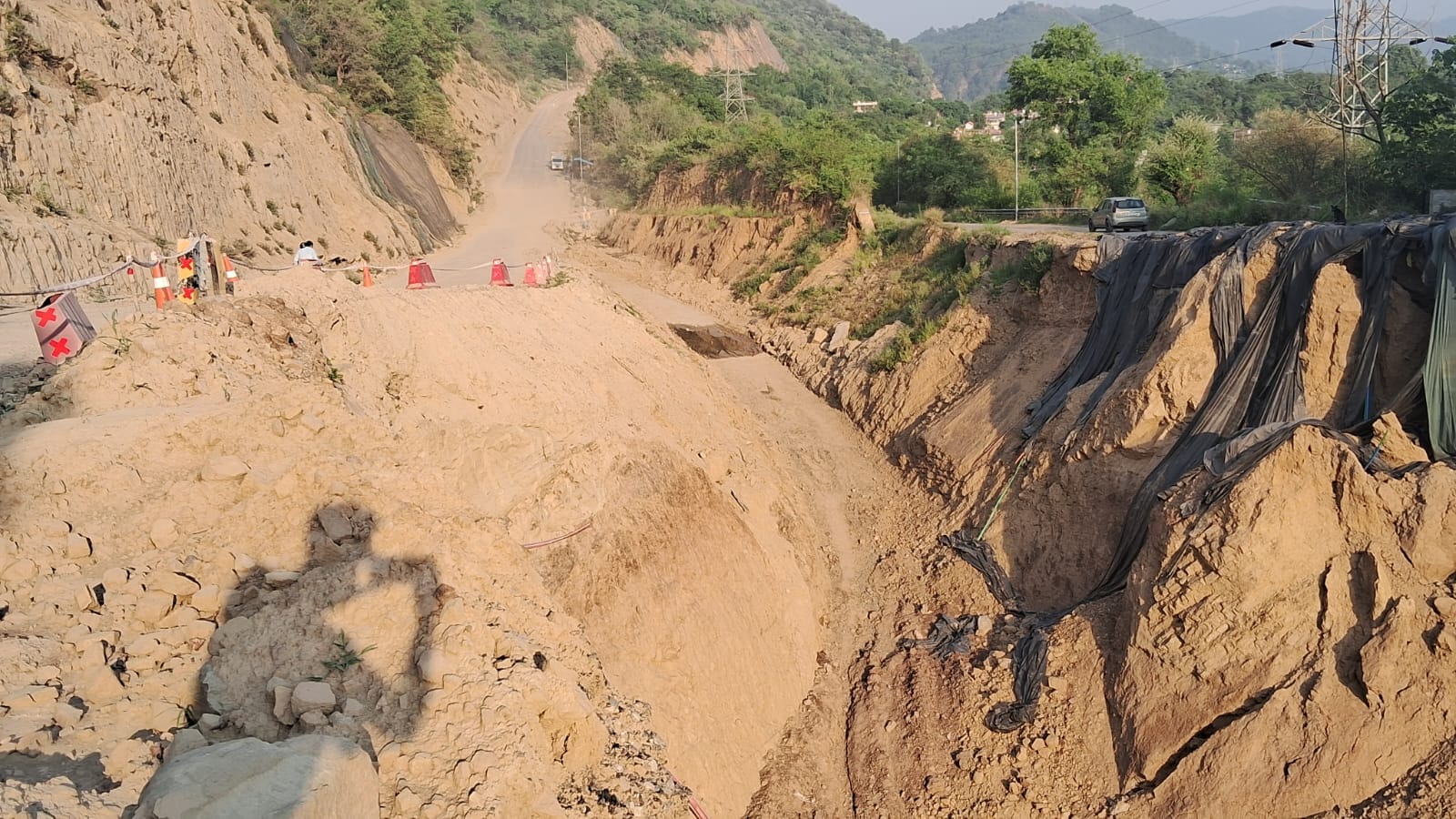 मसयाणा के पास बंद पड़ा वीओपी का निर्माण कार्य। संवाद। मसयाणा के पास बंद पड़ा वीओपी का निर्माण कार्य। संवाद।