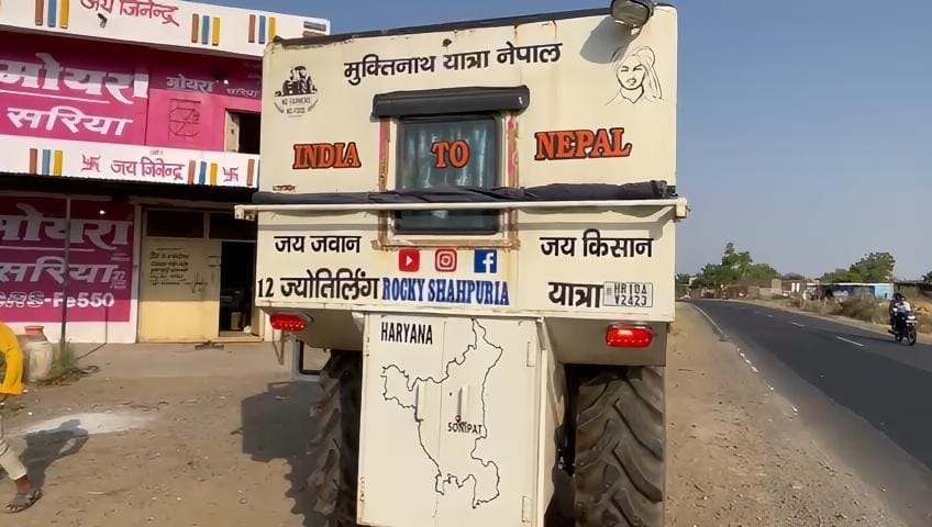 परिवार के साथ ऐसे यात्रा कर रहा रॉकी परिवार के साथ ऐसे यात्रा कर रहा रॉकी