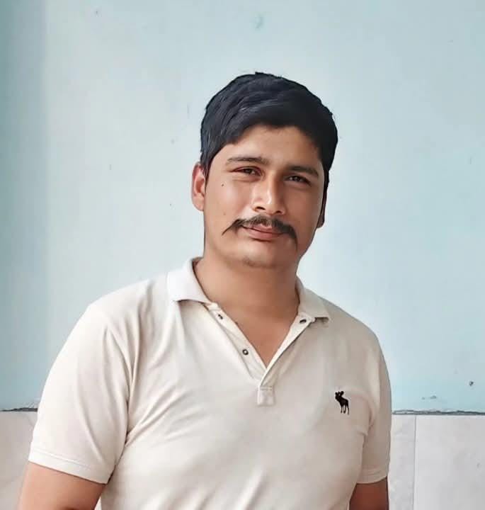 पठानपुरा निवासी नवनीत की मौत के बाद घर के बाहर मौजूद ग्रामीण। संवाद पठानपुरा निवासी नवनीत की मौत के बाद घर के बाहर मौजूद ग्रामीण। संवाद