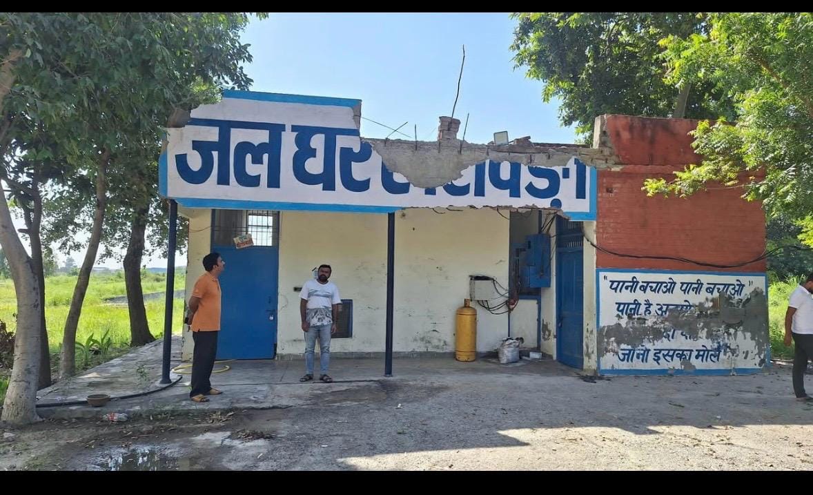 16-नहर से जलघर के टैंक तक जलापूर्ति करने वाले सीमेंट के नाले की हालत। स्रोत: ग्रामीण
