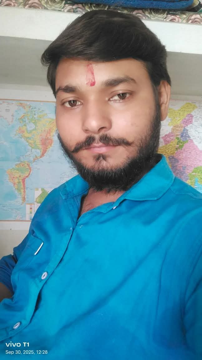 अलीगंज रोड पर मंडी के आसपास शुक्रवार को जाम में फंसे वाहन। संवाद अलीगंज रोड पर मंडी के आसपास शुक्रवार को जाम में फंसे वाहन। संवाद