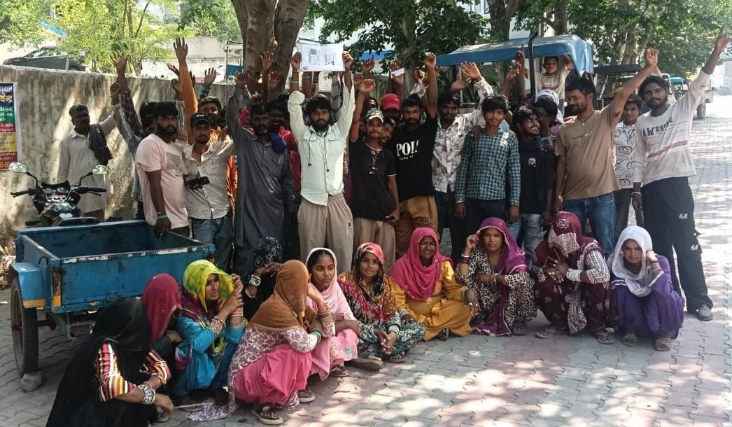 बद्दी के अस्पताल व स्कूल के समीप लगे कूड़े के ढेर- संवाद।