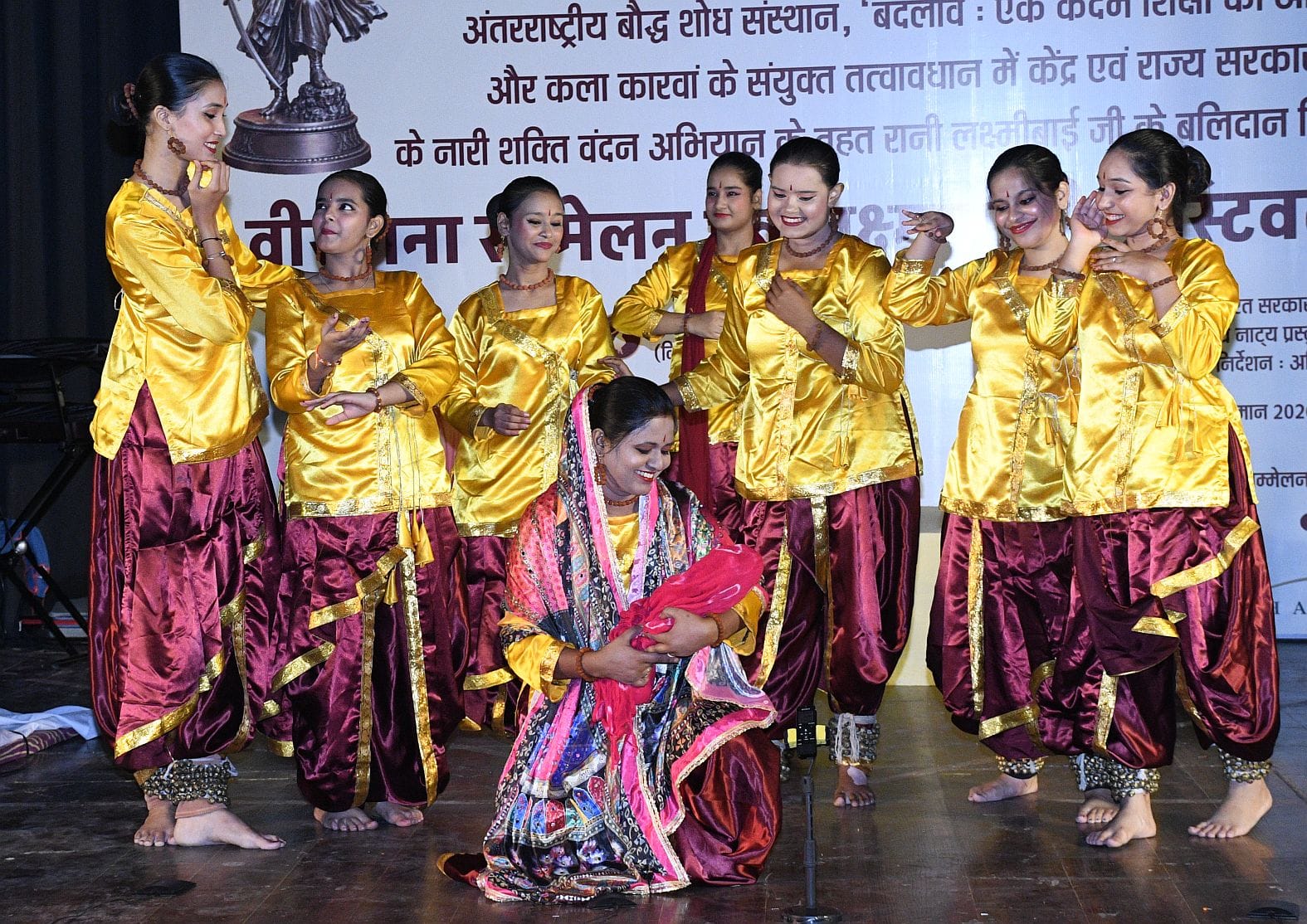 बुद्ध नृत्य-नाटिका, लक्ष्मणगाथा दास्तानगोई और कृष्ण लीला ने मोहा मन बुद्ध नृत्य-नाटिका, लक्ष्मणगाथा दास्तानगोई और कृष्ण लीला ने मोहा मन