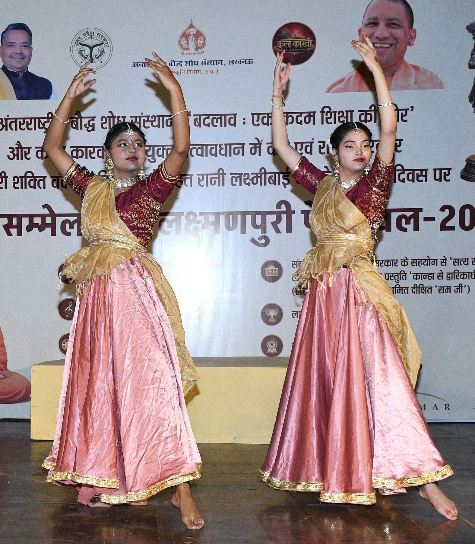 बुद्ध नृत्य-नाटिका, लक्ष्मणगाथा दास्तानगोई और कृष्ण लीला ने मोहा मन बुद्ध नृत्य-नाटिका, लक्ष्मणगाथा दास्तानगोई और कृष्ण लीला ने मोहा मन