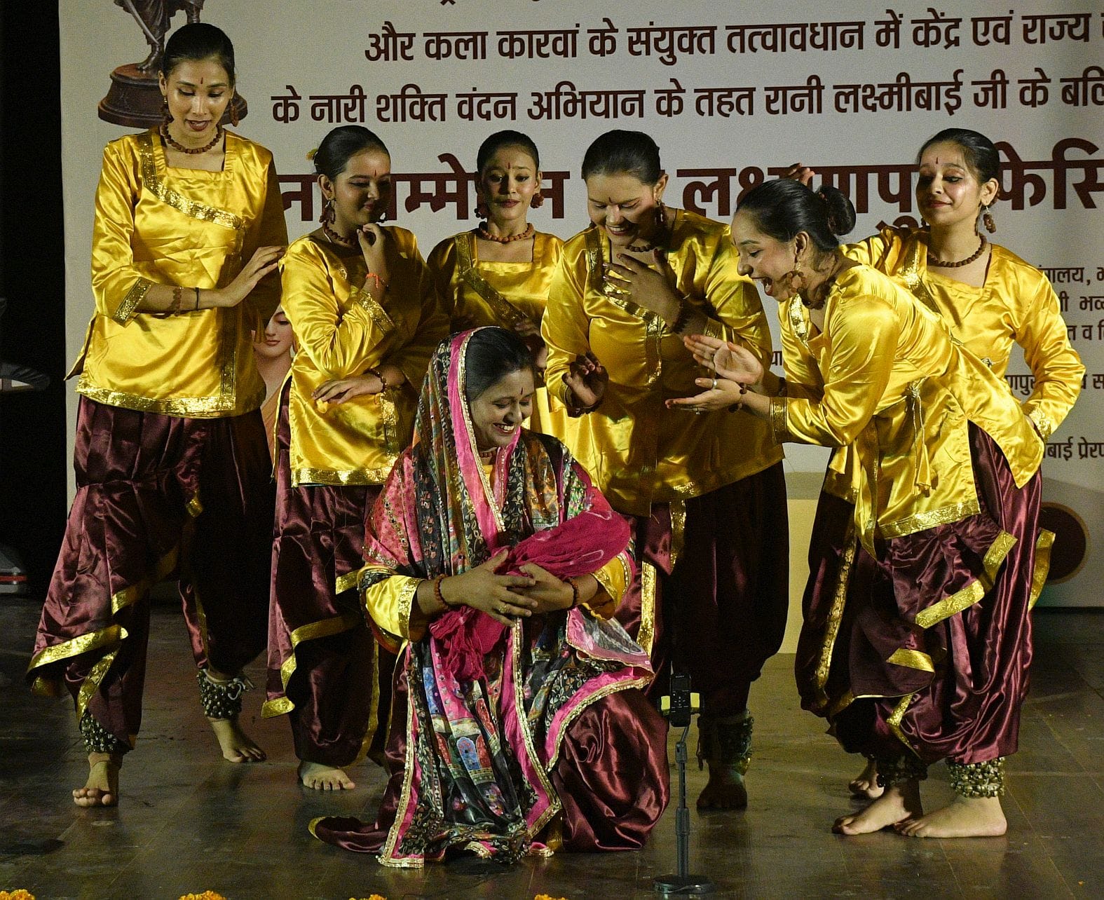 बुद्ध नृत्य-नाटिका, लक्ष्मणगाथा दास्तानगोई और कृष्ण लीला ने मोहा मन बुद्ध नृत्य-नाटिका, लक्ष्मणगाथा दास्तानगोई और कृष्ण लीला ने मोहा मन