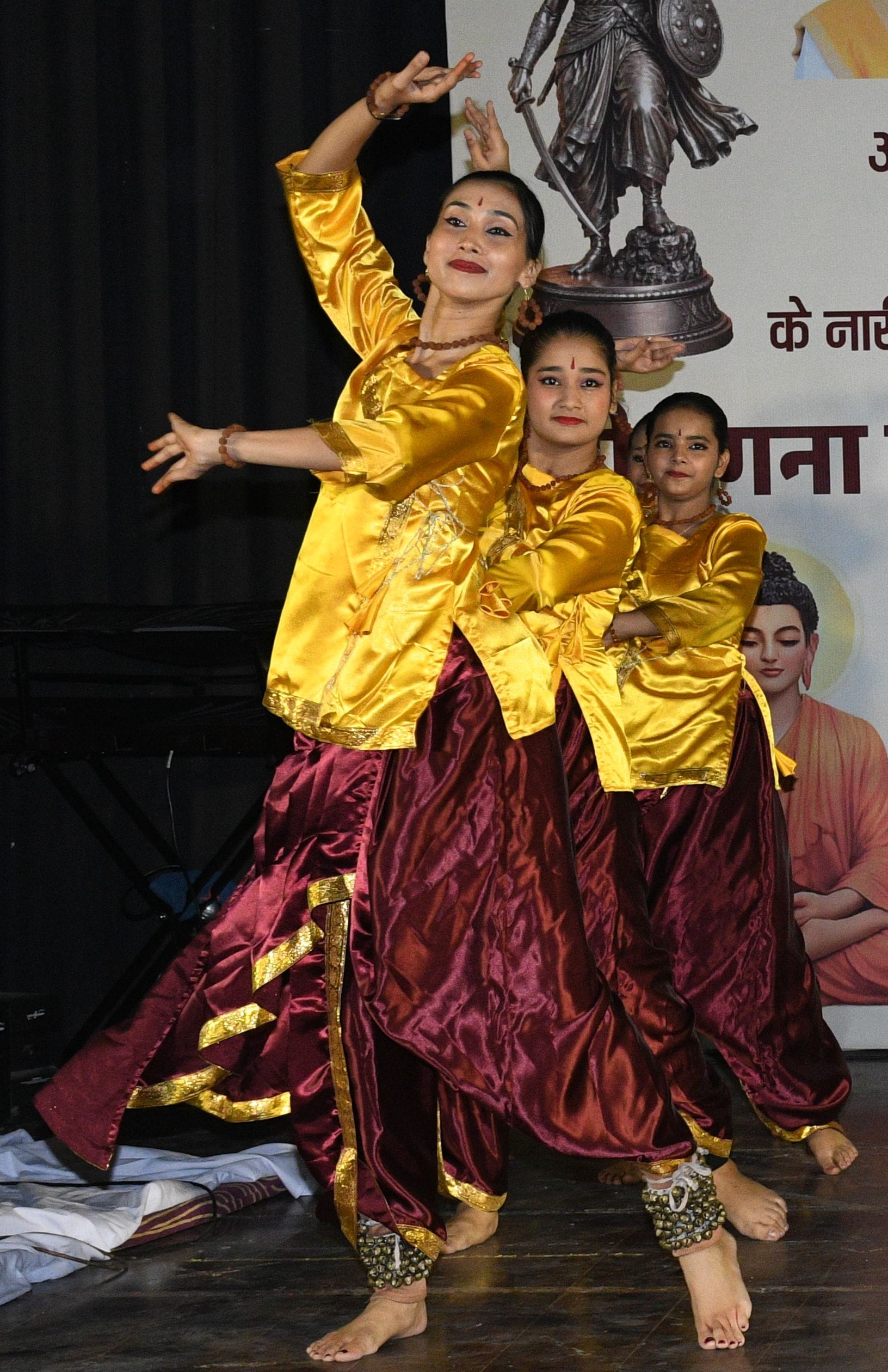 बुद्ध नृत्य-नाटिका, लक्ष्मणगाथा दास्तानगोई और कृष्ण लीला ने मोहा मन बुद्ध नृत्य-नाटिका, लक्ष्मणगाथा दास्तानगोई और कृष्ण लीला ने मोहा मन