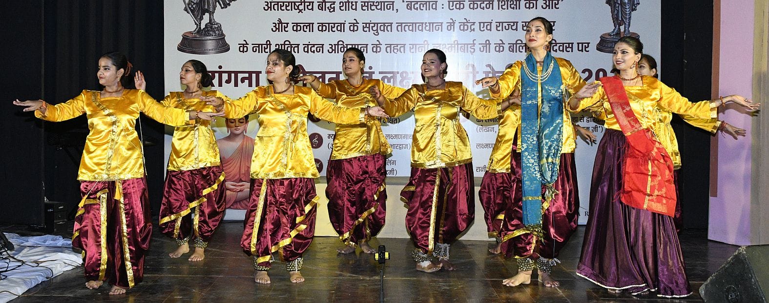 बुद्ध नृत्य-नाटिका, लक्ष्मणगाथा दास्तानगोई और कृष्ण लीला ने मोहा मन बुद्ध नृत्य-नाटिका, लक्ष्मणगाथा दास्तानगोई और कृष्ण लीला ने मोहा मन