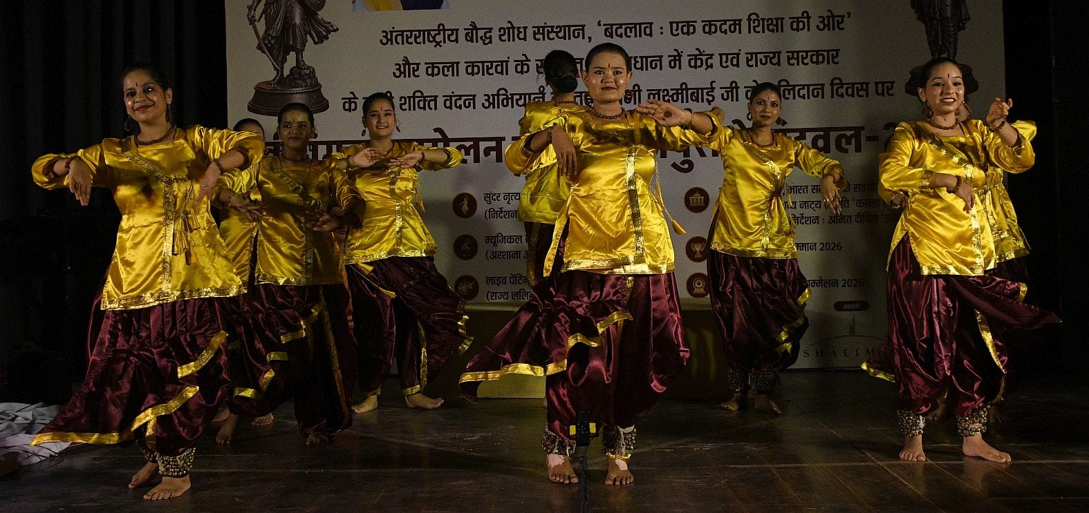 बुद्ध नृत्य-नाटिका, लक्ष्मणगाथा दास्तानगोई और कृष्ण लीला ने मोहा मन बुद्ध नृत्य-नाटिका, लक्ष्मणगाथा दास्तानगोई और कृष्ण लीला ने मोहा मन