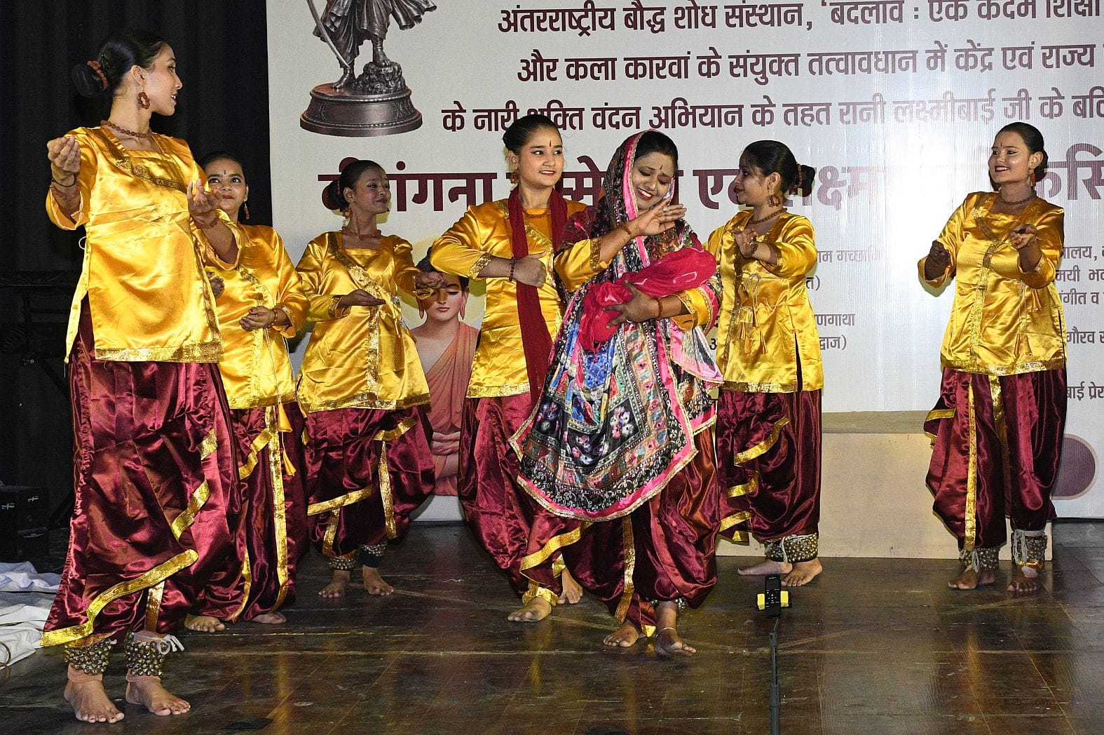 बुद्ध नृत्य-नाटिका, लक्ष्मणगाथा दास्तानगोई और कृष्ण लीला ने मोहा मन बुद्ध नृत्य-नाटिका, लक्ष्मणगाथा दास्तानगोई और कृष्ण लीला ने मोहा मन