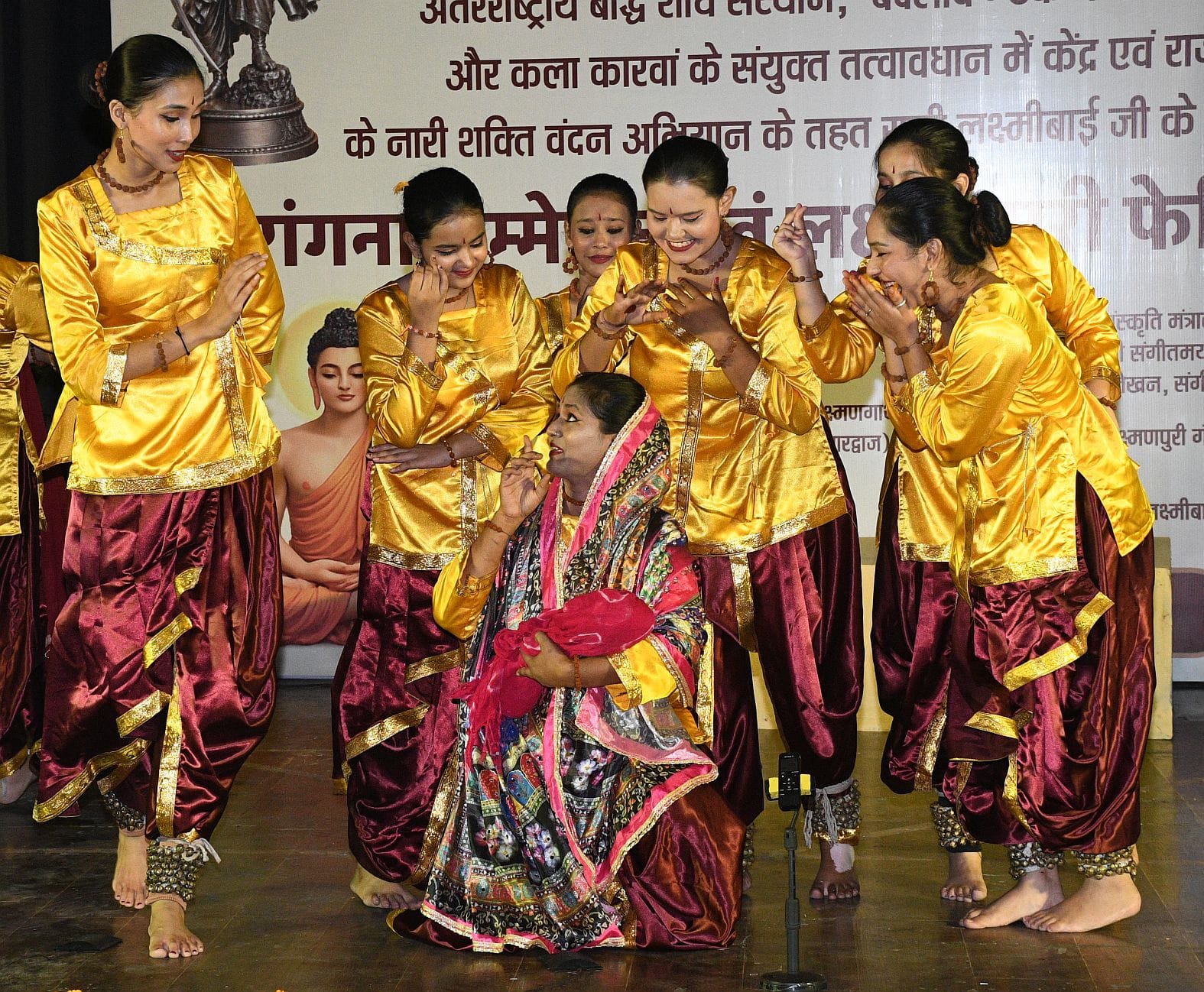 बुद्ध नृत्य-नाटिका, लक्ष्मणगाथा दास्तानगोई और कृष्ण लीला ने मोहा मन बुद्ध नृत्य-नाटिका, लक्ष्मणगाथा दास्तानगोई और कृष्ण लीला ने मोहा मन
