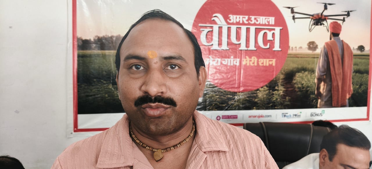 चौपाल कार्यक्रम में उपस्थित ग्रामीण, सरपंच संजय त्यागी और जिला परिषद प्रतिनिधि विपिल पांचाल। चौपाल कार्यक्रम में उपस्थित ग्रामीण, सरपंच संजय त्यागी और जिला परिषद प्रतिनिधि विपिल पांचाल।
