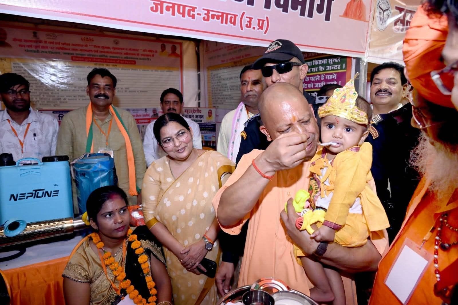 फोटो-10- सदर तहसील के हिंदूखेड़ा भवानीखेड़ा जनसभा को संबोधित करते मुख्यमंत्री योगी आदित्यनाथ। फोटो-10- सदर तहसील के हिंदूखेड़ा भवानीखेड़ा जनसभा को संबोधित करते मुख्यमंत्री योगी आदित्यनाथ।