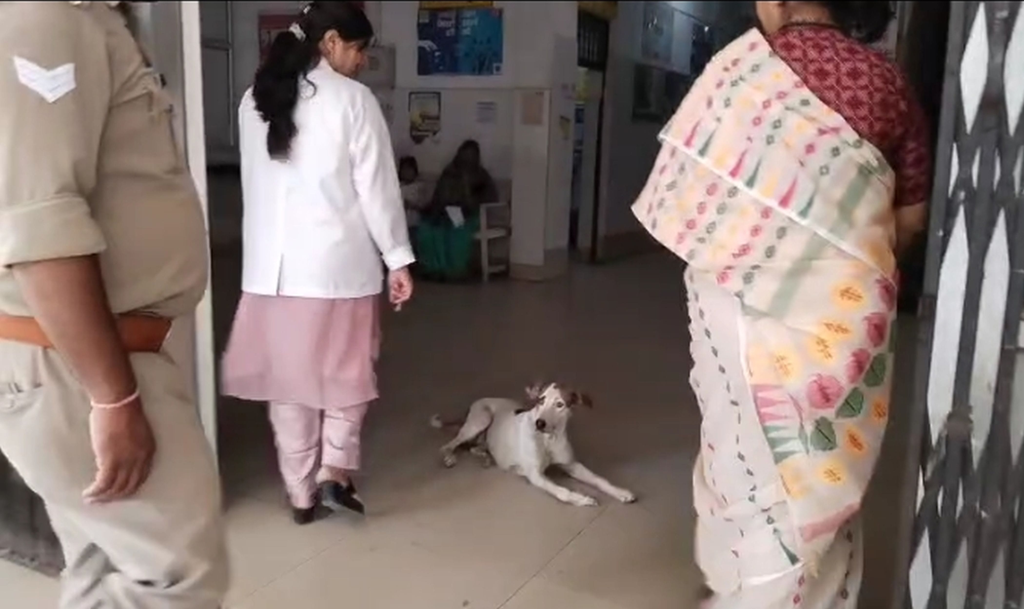 फोटो-27-सीएचसी का निरीक्षण करतीं महिला आयोग की सदस्य अंजू प्रजापति। संवाद फोटो-27-सीएचसी का निरीक्षण करतीं महिला आयोग की सदस्य अंजू प्रजापति। संवाद