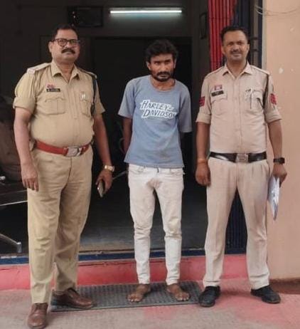 चोरी का आरोपी गिरफ्तार 
