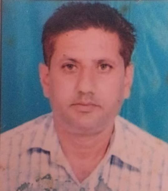 गांव फरल में चौपाल के दौरान मौजूद ग्रामीण। संवाद गांव फरल में चौपाल के दौरान मौजूद ग्रामीण। संवाद