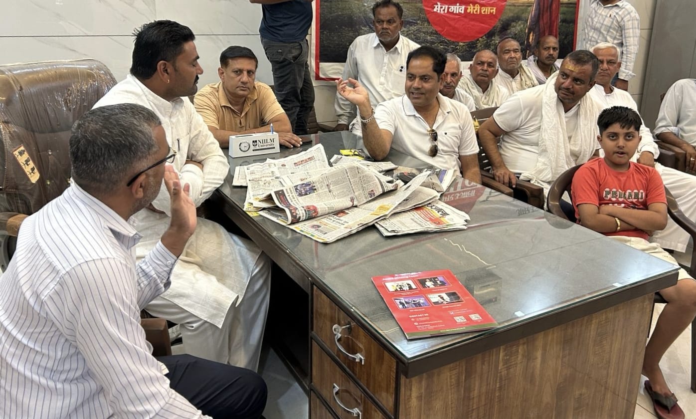 गांव फरल में चौपाल के दौरान मौजूद ग्रामीण। संवाद गांव फरल में चौपाल के दौरान मौजूद ग्रामीण। संवाद