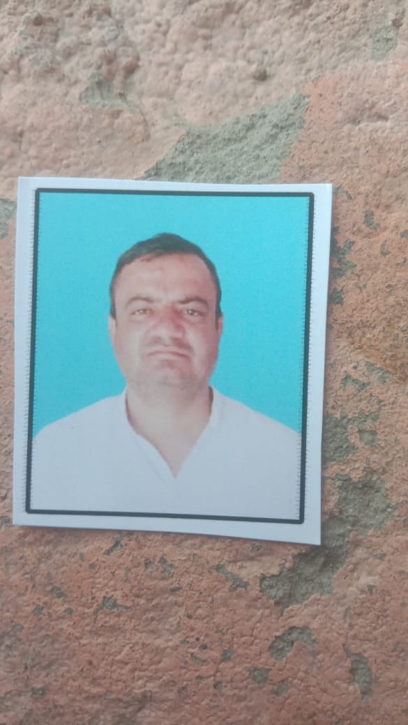गांव फरल में चौपाल के दौरान मौजूद ग्रामीण। संवाद गांव फरल में चौपाल के दौरान मौजूद ग्रामीण। संवाद