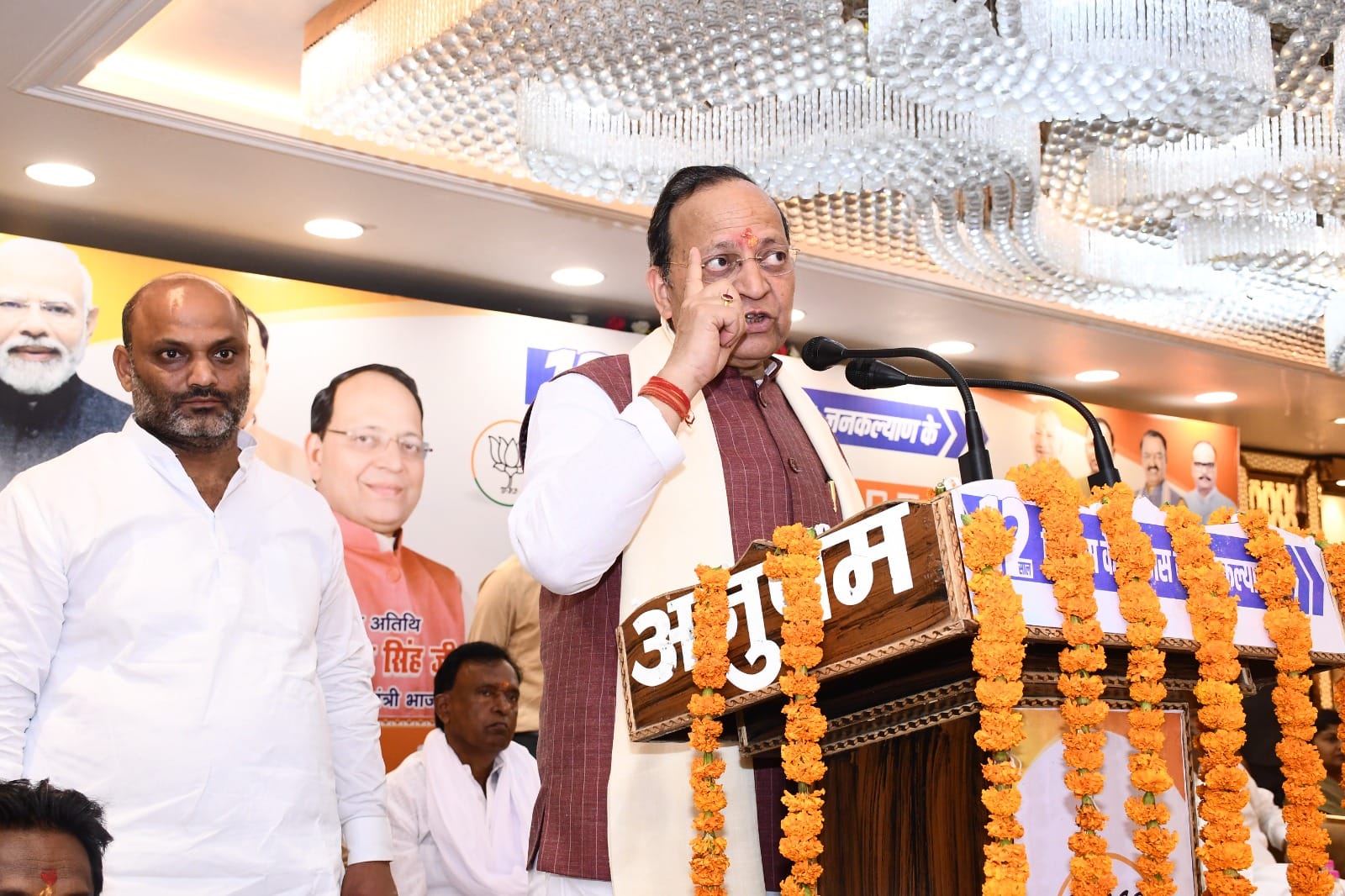 रायफल क्लब परिसर में लगी प्रदर्शनी में माध्यमिक शिक्षा के स्टॉल पर छात्राओं द्वारा बनाए मॉडल की रायफल क्लब परिसर में लगी प्रदर्शनी में माध्यमिक शिक्षा के स्टॉल पर छात्राओं द्वारा बनाए मॉडल की