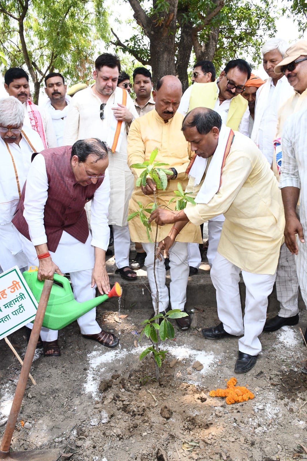 रायफल क्लब परिसर में लगी प्रदर्शनी में माध्यमिक शिक्षा के स्टॉल पर छात्राओं द्वारा बनाए मॉडल की रायफल क्लब परिसर में लगी प्रदर्शनी में माध्यमिक शिक्षा के स्टॉल पर छात्राओं द्वारा बनाए मॉडल की
