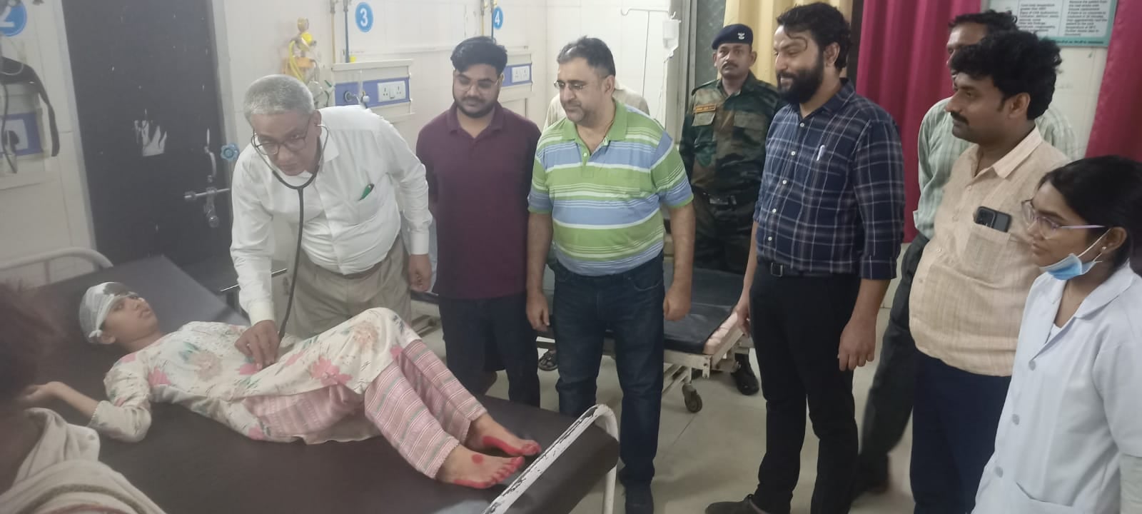 सड़क पर खड़े ट्रैक्टर ट्राली में पीछे से भिड़ी पिकअप वाहन। स्रोत: सोशल मीडिया सड़क पर खड़े ट्रैक्टर ट्राली में पीछे से भिड़ी पिकअप वाहन। स्रोत: सोशल मीडिया