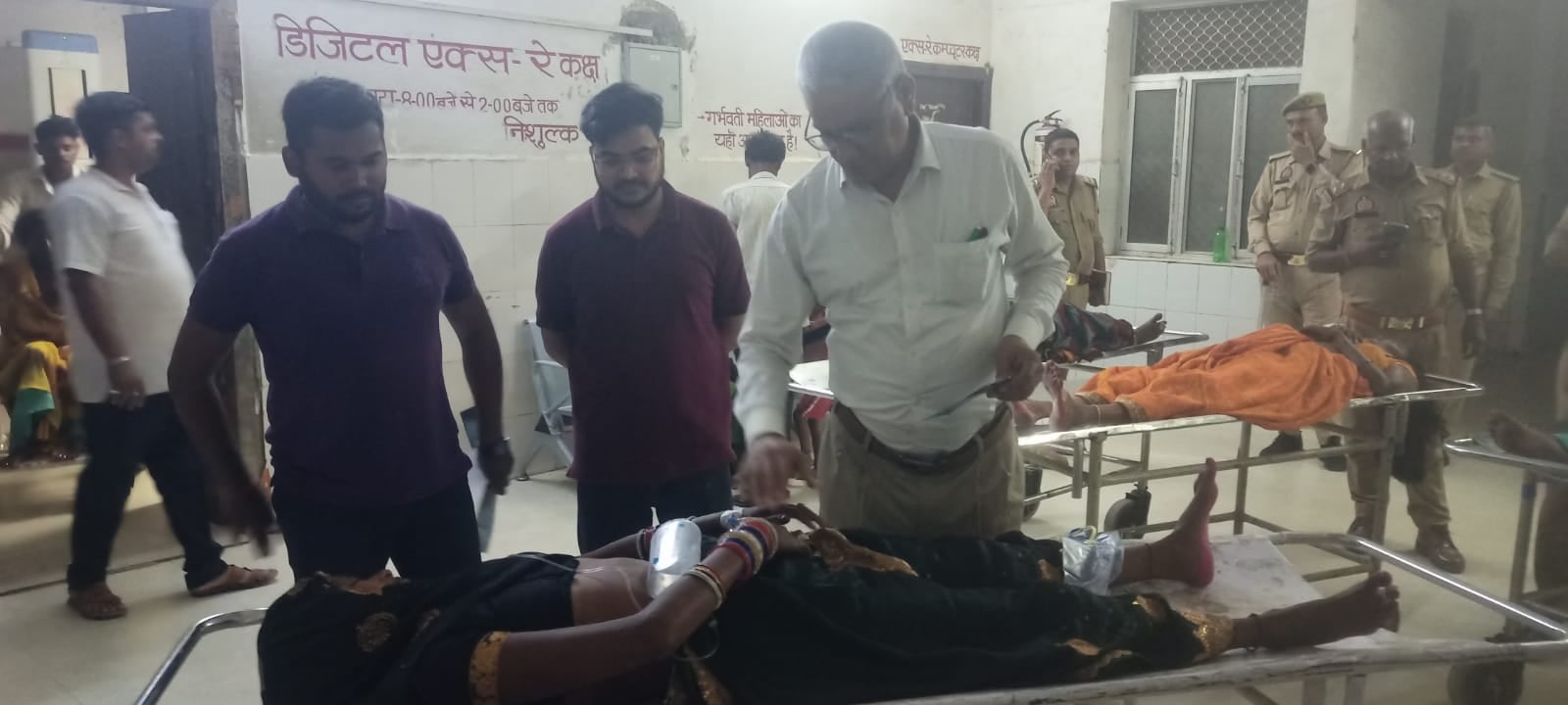 सड़क पर खड़े ट्रैक्टर ट्राली में पीछे से भिड़ी पिकअप वाहन। स्रोत: सोशल मीडिया सड़क पर खड़े ट्रैक्टर ट्राली में पीछे से भिड़ी पिकअप वाहन। स्रोत: सोशल मीडिया