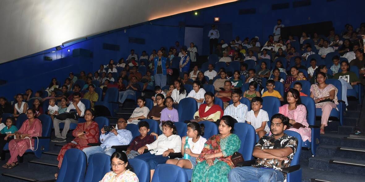 आंचलिक विज्ञान नगरी के थिएटर में शुक्रवार को द ग्रेट डायनासोर सीक्रेट फिल्म का प्रीमियर हुआ। आंचलिक विज्ञान नगरी के थिएटर में शुक्रवार को द ग्रेट डायनासोर सीक्रेट फिल्म का प्रीमियर हुआ।