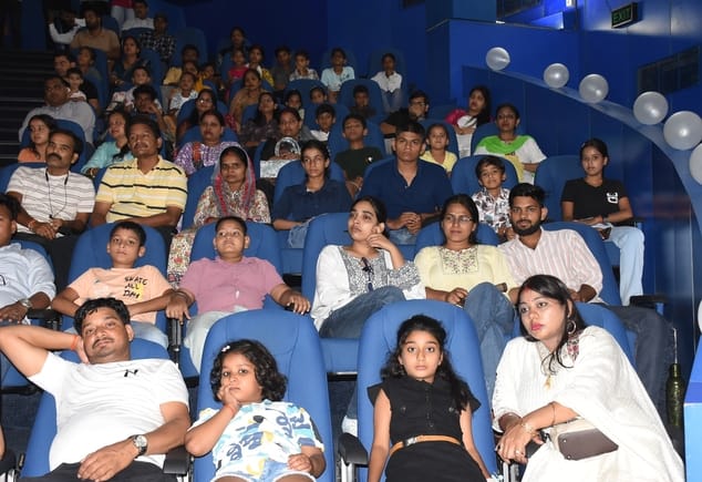 आंचलिक विज्ञान नगरी के थिएटर में शुक्रवार को द ग्रेट डायनासोर सीक्रेट फिल्म का प्रीमियर हुआ। आंचलिक विज्ञान नगरी के थिएटर में शुक्रवार को द ग्रेट डायनासोर सीक्रेट फिल्म का प्रीमियर हुआ।