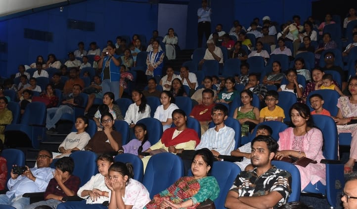 आंचलिक विज्ञान नगरी के थिएटर में शुक्रवार को द ग्रेट डायनासोर सीक्रेट फिल्म का प्रीमियर हुआ। आंचलिक विज्ञान नगरी के थिएटर में शुक्रवार को द ग्रेट डायनासोर सीक्रेट फिल्म का प्रीमियर हुआ।