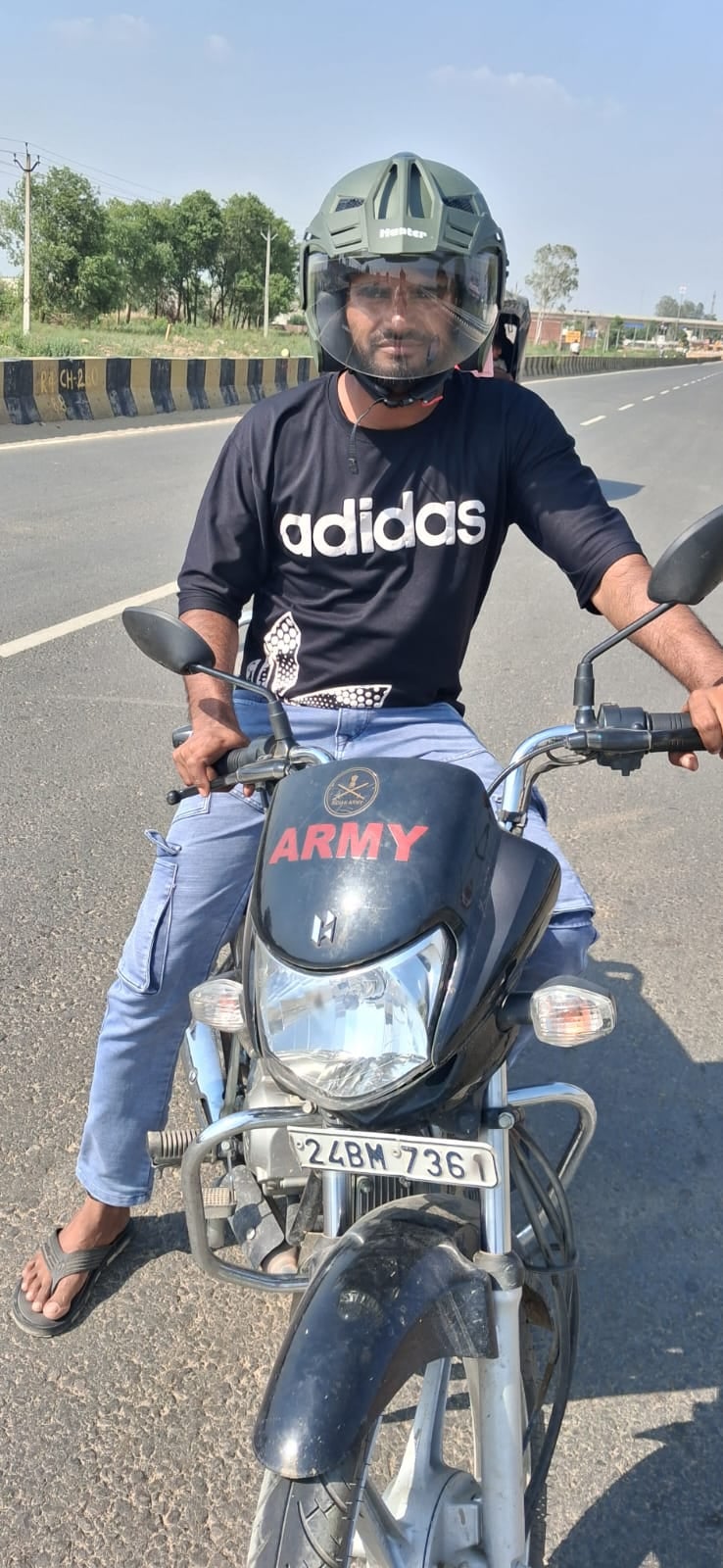 बुटला के पास बिना संकेतक के बनाया गया कट। संवाद बुटला के पास बिना संकेतक के बनाया गया कट। संवाद