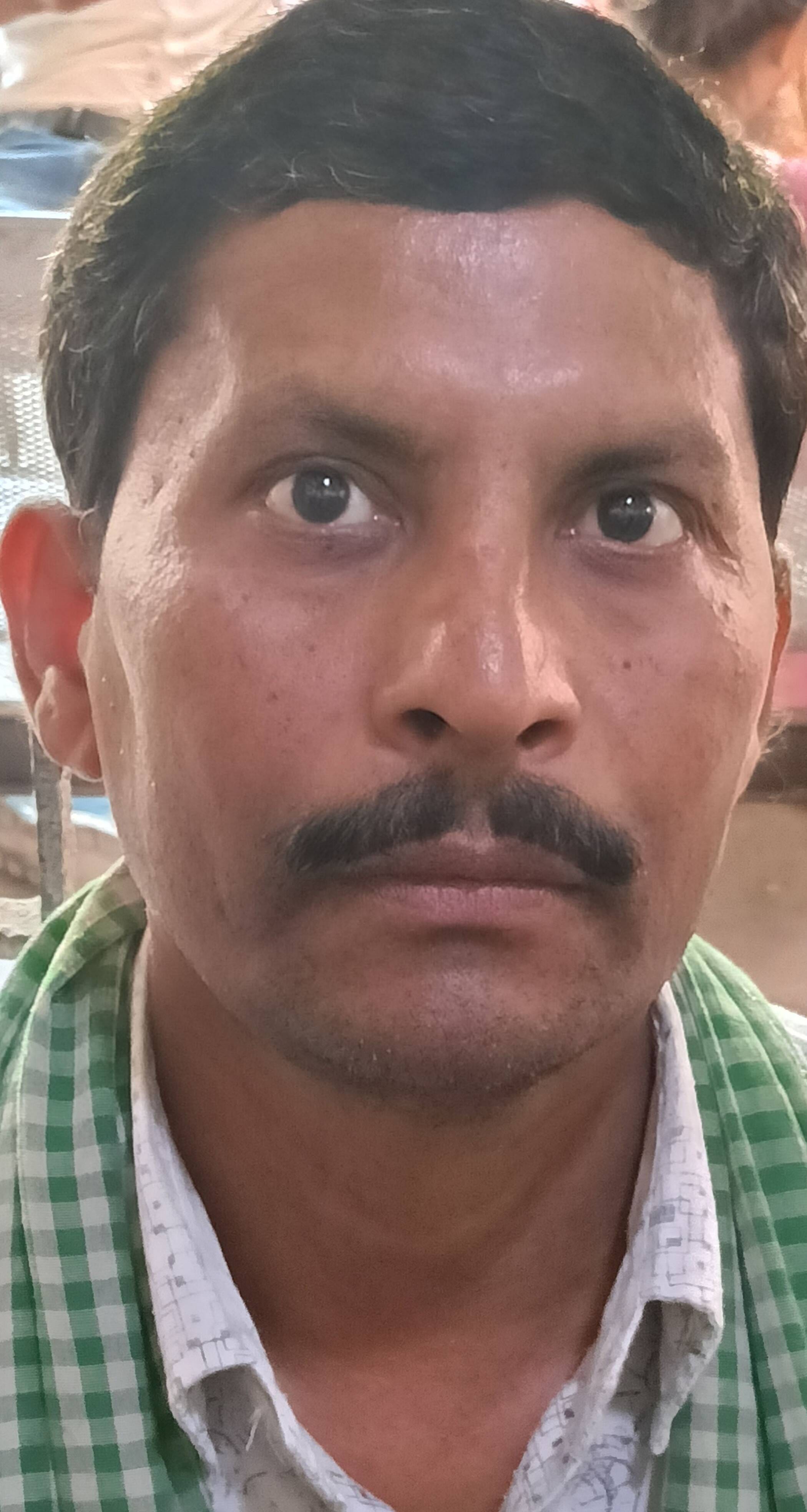 फोटो-04-जिला अस्पताल में एक्स-रे जांच के लिए मरीजों की लगी भीड़। संवाद फोटो-04-जिला अस्पताल में एक्स-रे जांच के लिए मरीजों की लगी भीड़। संवाद
