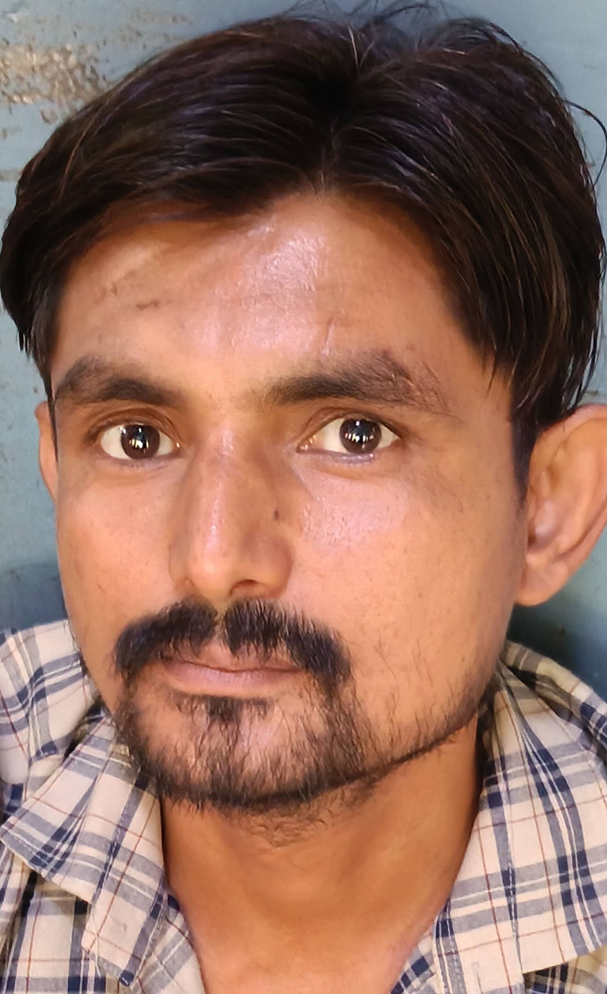 फोटो-04-जिला अस्पताल में एक्स-रे जांच के लिए मरीजों की लगी भीड़। संवाद फोटो-04-जिला अस्पताल में एक्स-रे जांच के लिए मरीजों की लगी भीड़। संवाद