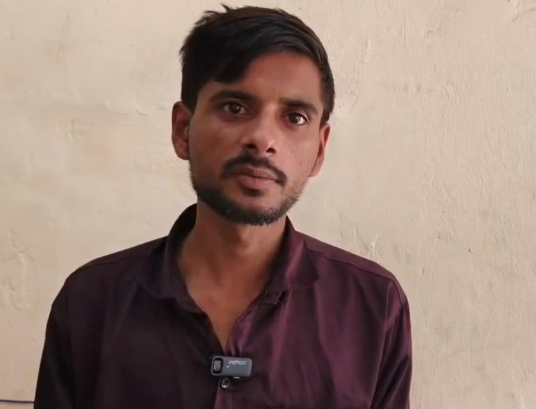 फोटो :: सोनीपत के मामा भांजा चौक के पास युवक का मोबाइल झपटते सीसीटीवी में दिख रहे बाइक सवार। स् फोटो :: सोनीपत के मामा भांजा चौक के पास युवक का मोबाइल झपटते सीसीटीवी में दिख रहे बाइक सवार। स्