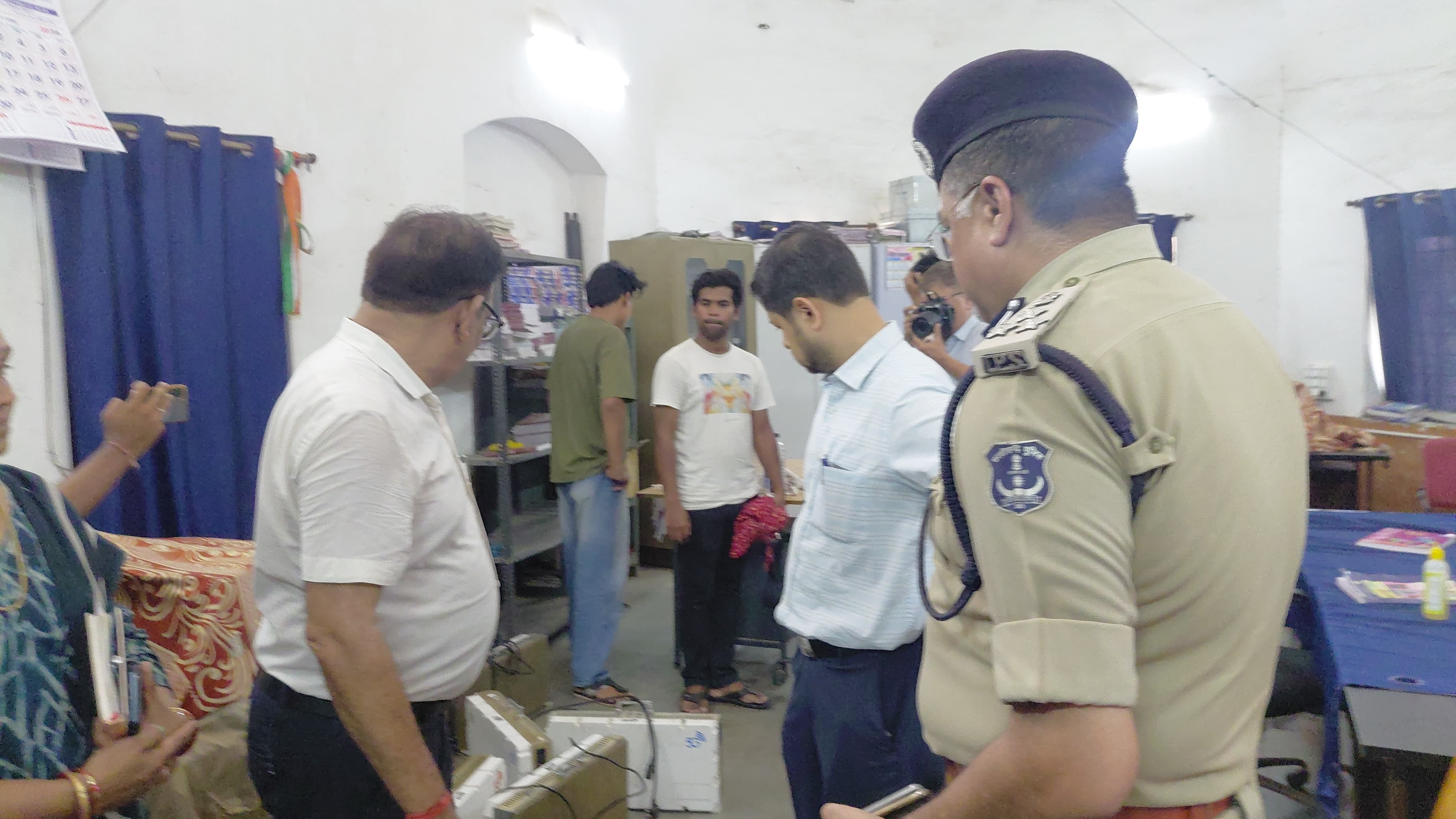 कलेक्टर ने नीट परीक्षा केंद्र का किया निरीक्षण। कलेक्टर ने नीट परीक्षा केंद्र का किया निरीक्षण।