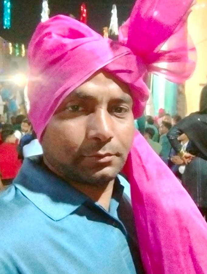किरतपुर में कर्जदार युवक की मौत पर गमजदा उसकी पत्नी और बच्चे। स्रोत वीडियो ग्रैब किरतपुर में कर्जदार युवक की मौत पर गमजदा उसकी पत्नी और बच्चे। स्रोत वीडियो ग्रैब