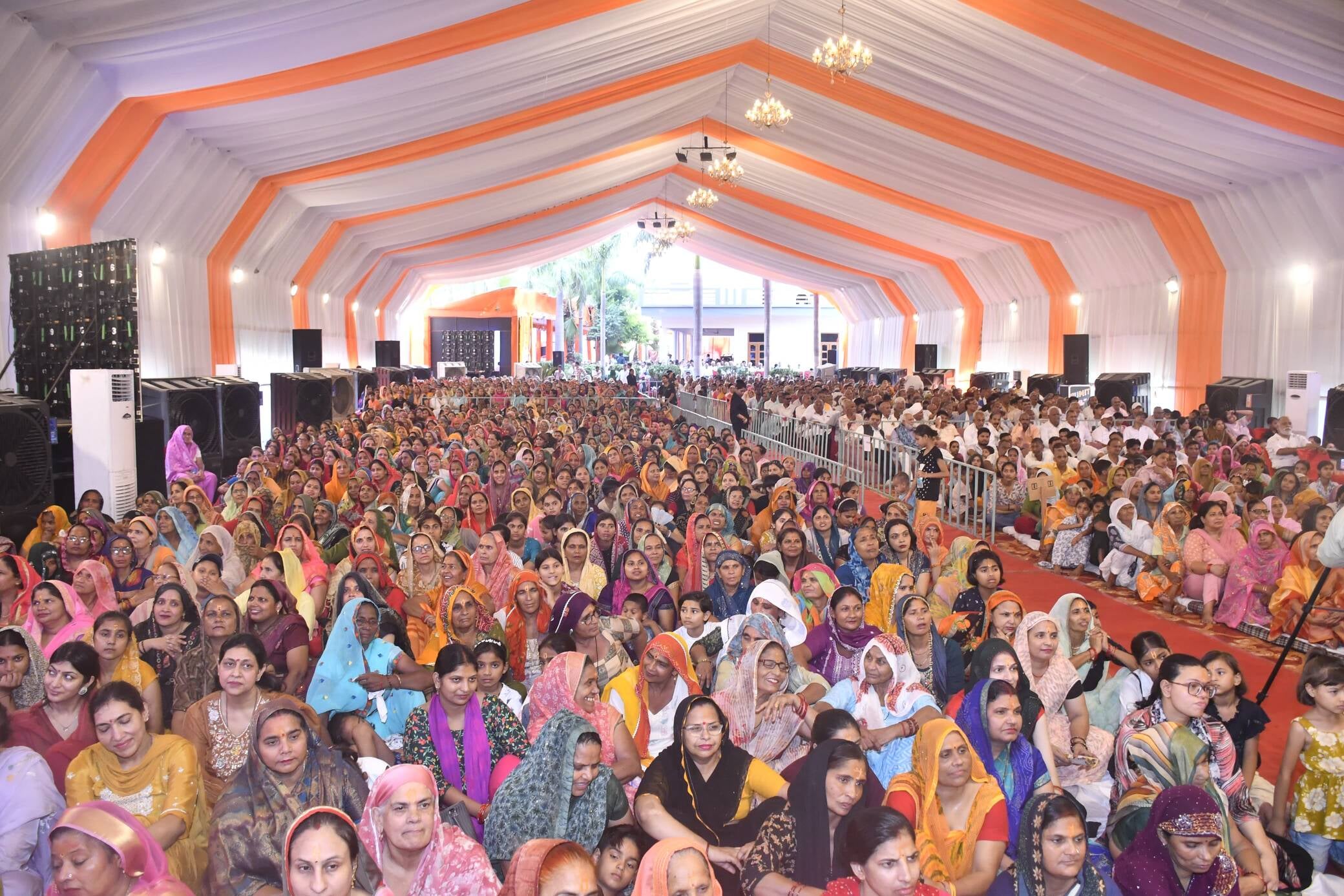 खरखौदा में चल रही श्री राम कथा का शुभारंभ करने के दौरान पूजन करते सांसद अरुण गोविल व कथा के आयो खरखौदा में चल रही श्री राम कथा का शुभारंभ करने के दौरान पूजन करते सांसद अरुण गोविल व कथा के आयो