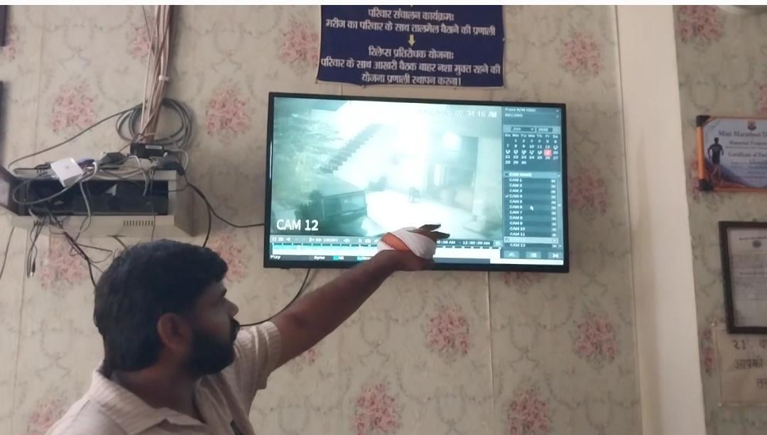लिलोन में नशा मुक्ति केंद्र पर हंगामा करते परिजन। नागरिक लिलोन में नशा मुक्ति केंद्र पर हंगामा करते परिजन। नागरिक