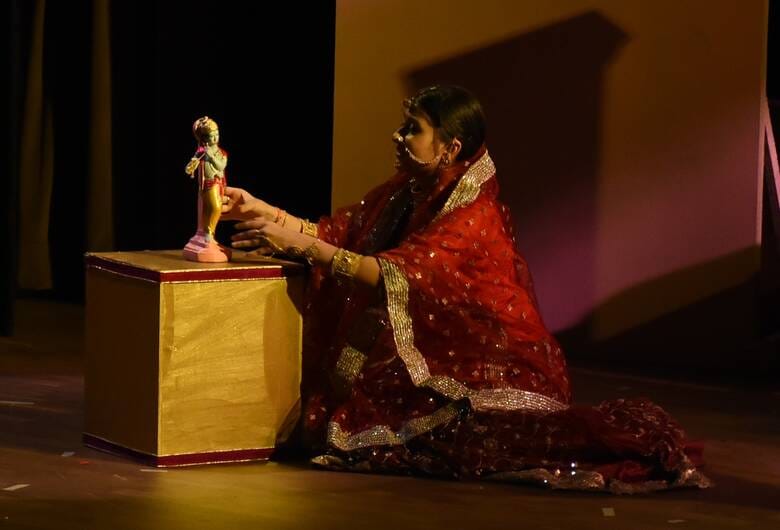 नन्हे सितारों की प्रतिभा से चमका मंच